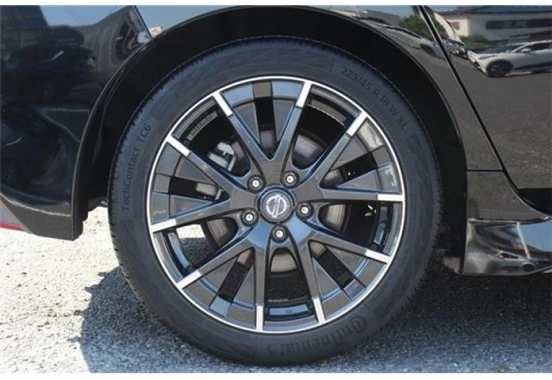 Nissan Leaf Черный