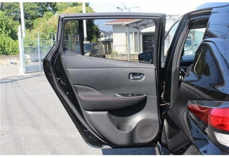 Nissan Leaf Черный