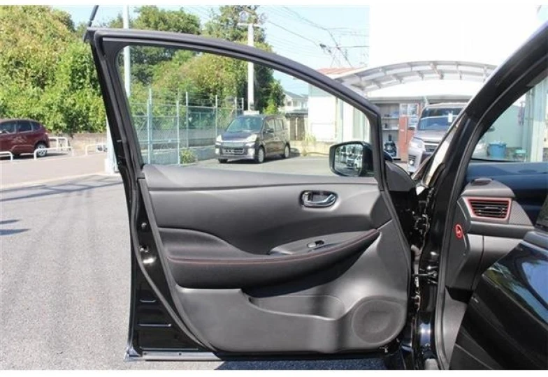 Nissan Leaf Черный