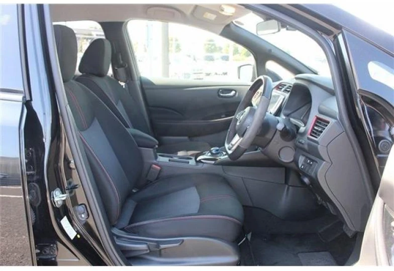 Nissan Leaf Черный