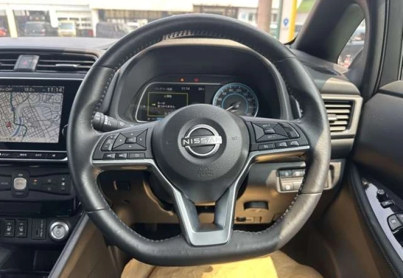 Nissan Leaf Розовый