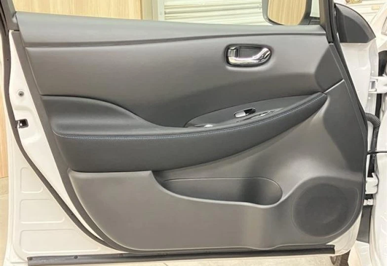 Nissan Leaf Белый