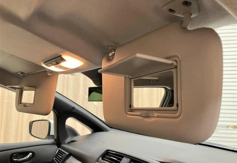 Nissan Leaf Белый