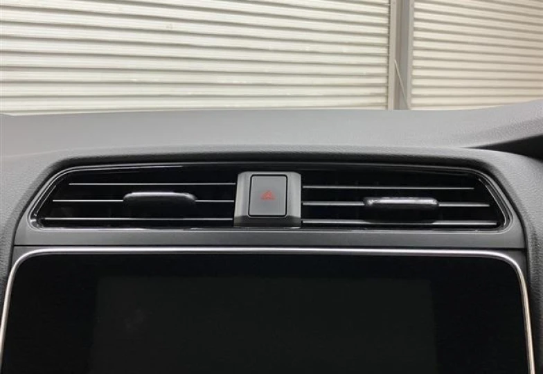 Nissan Leaf Белый