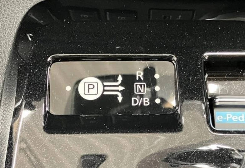 Nissan Leaf Белый