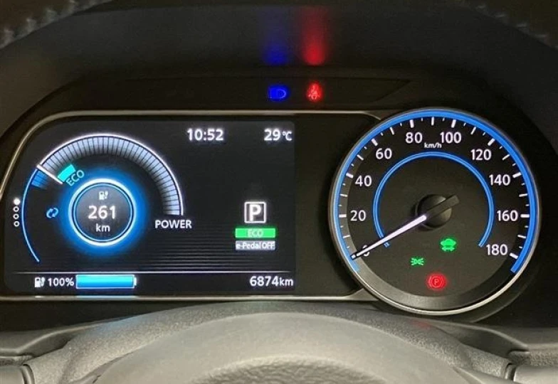 Nissan Leaf Белый