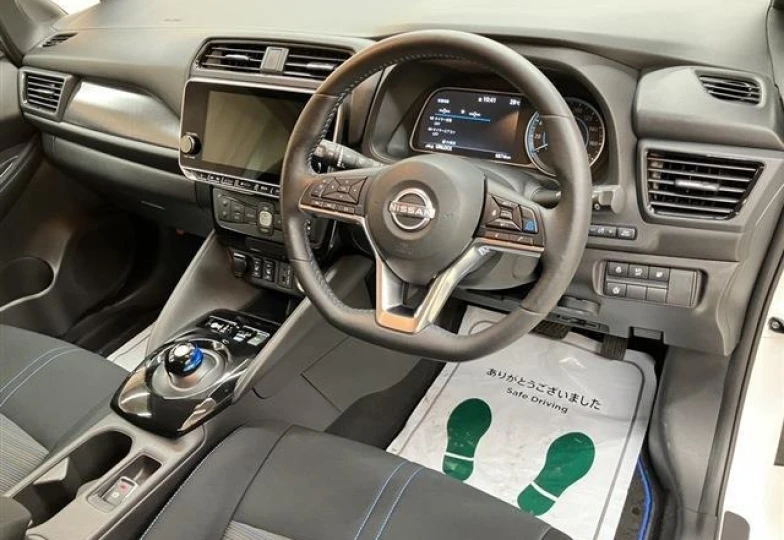 Nissan Leaf Белый