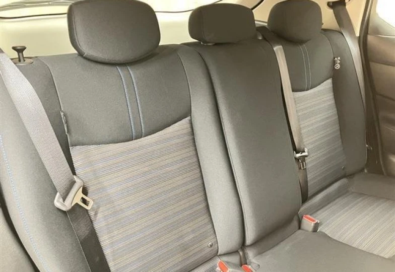 Nissan Leaf Белый