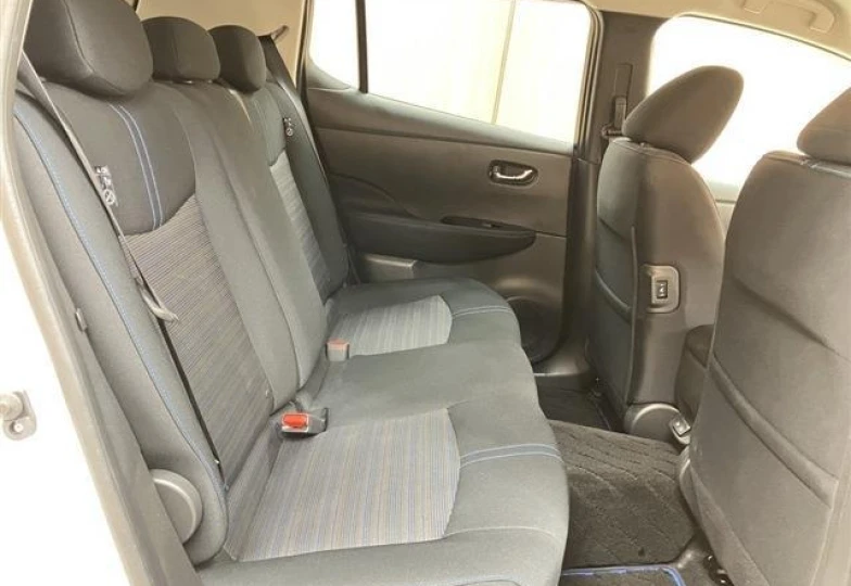 Nissan Leaf Белый