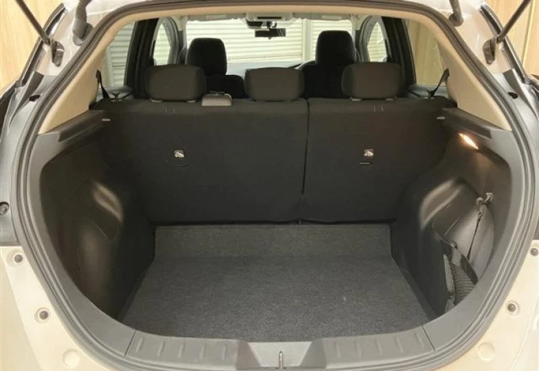 Nissan Leaf Белый