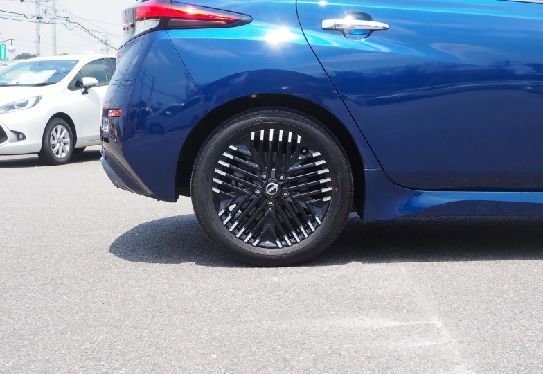 Nissan Leaf Синий