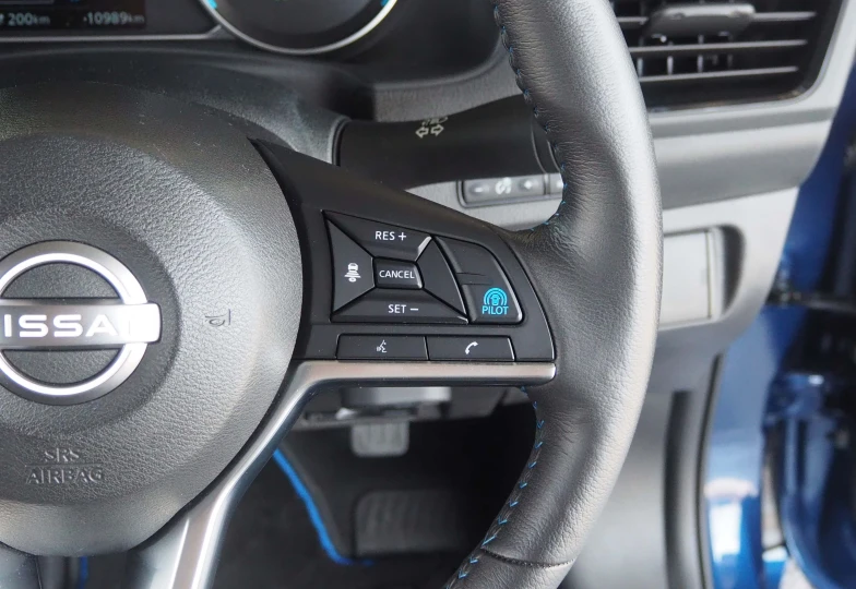 Nissan Leaf Синий