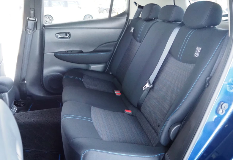 Nissan Leaf Синий