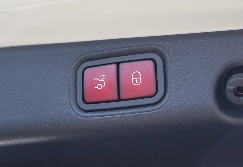 Mercedes E-class White