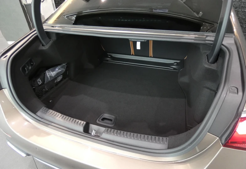 Mercedes E-class Beige