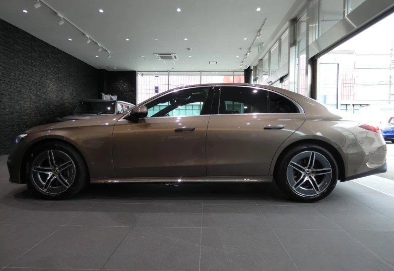 Mercedes E-class Beige