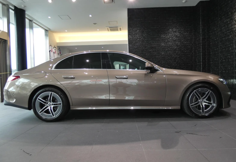 Mercedes E-class Beige