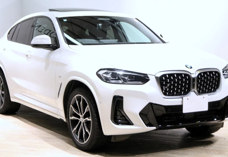 BMW X4 White