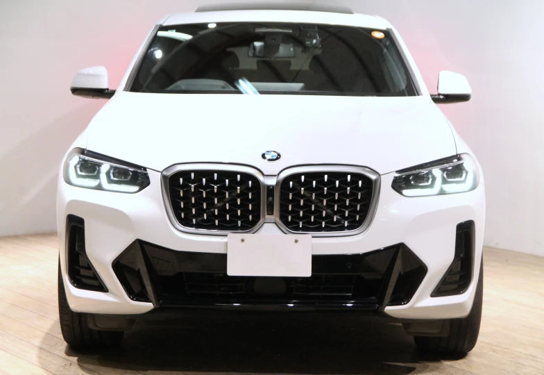 BMW X4 White