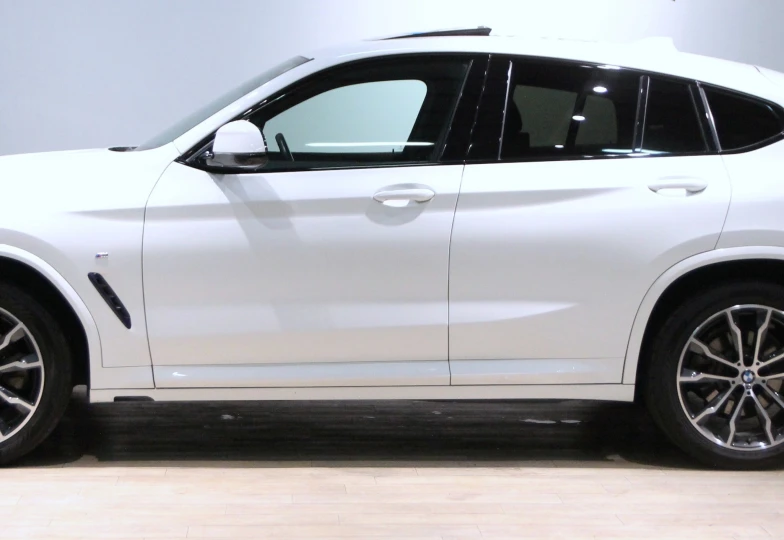 BMW X4 White