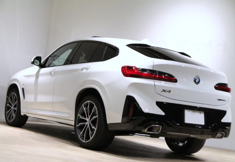 BMW X4 White