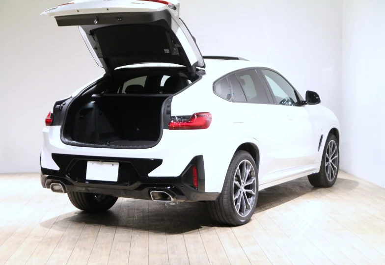 BMW X4 White