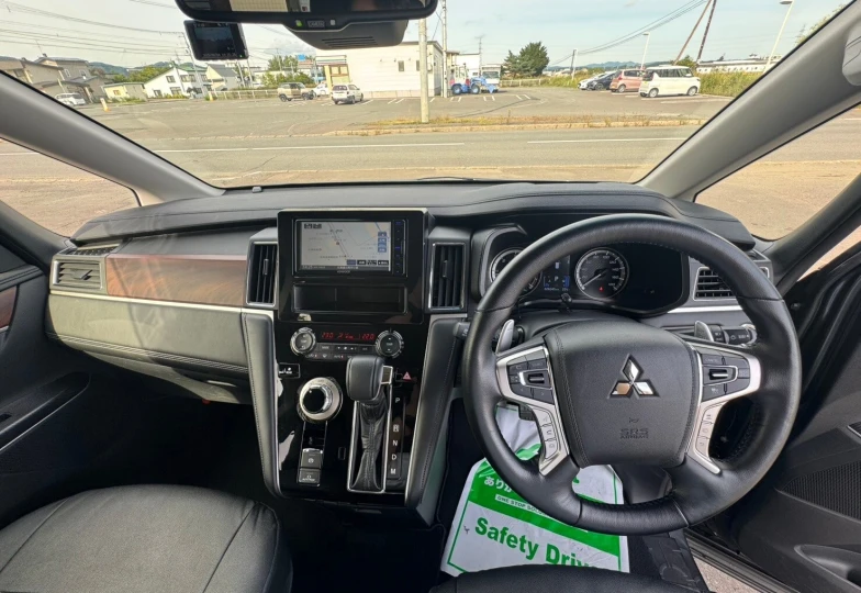 Mitsubishi Delica d:5 Grey