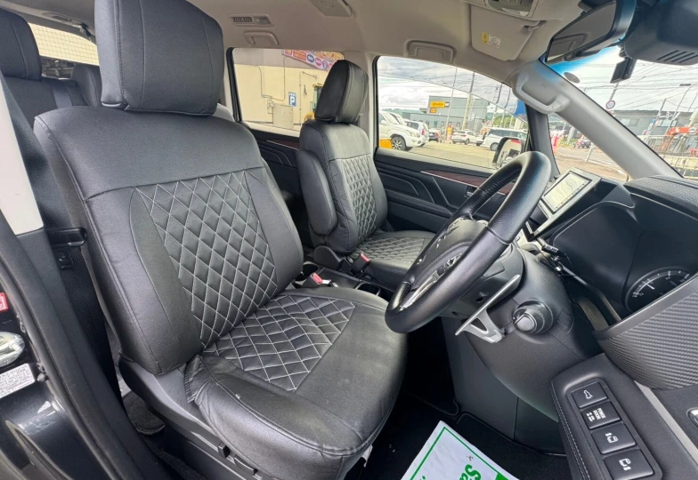 Mitsubishi Delica d:5 Grey