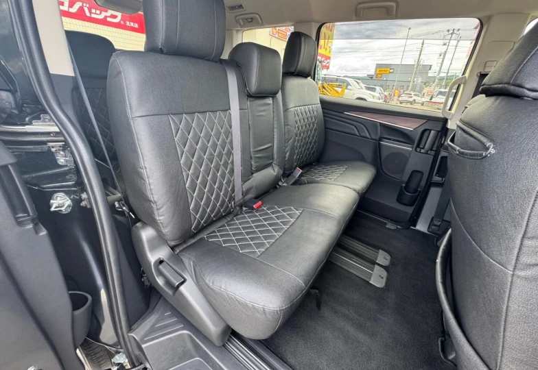 Mitsubishi Delica d:5 Grey