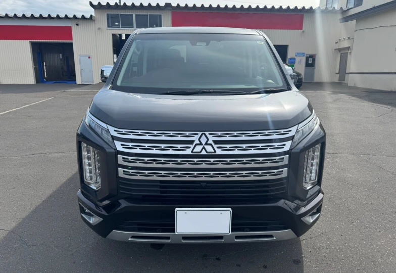Mitsubishi Delica d:5 Grey
