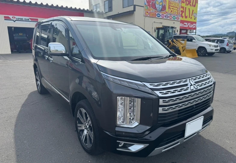 Mitsubishi Delica d:5 Grey