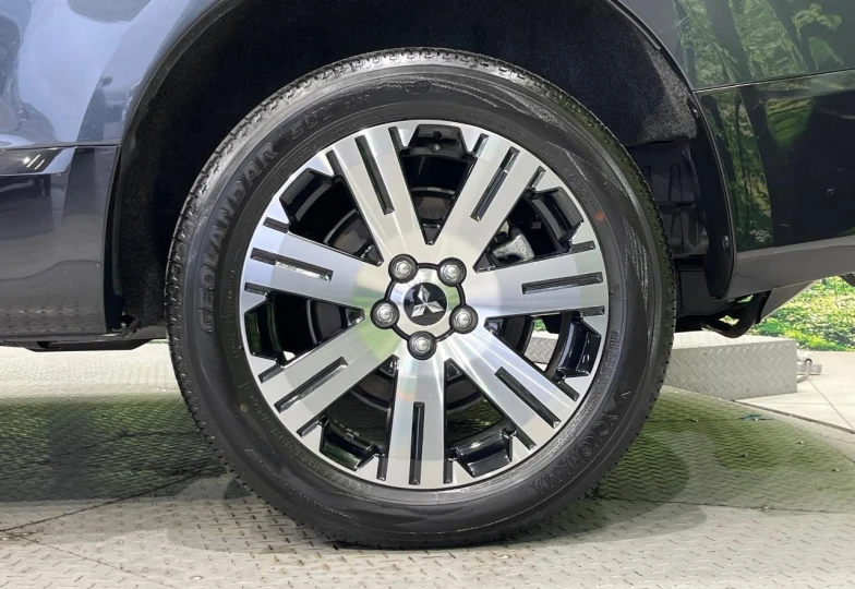 Mitsubishi Delica d:5 Grey