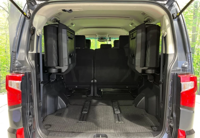 Mitsubishi Delica d:5 Grey