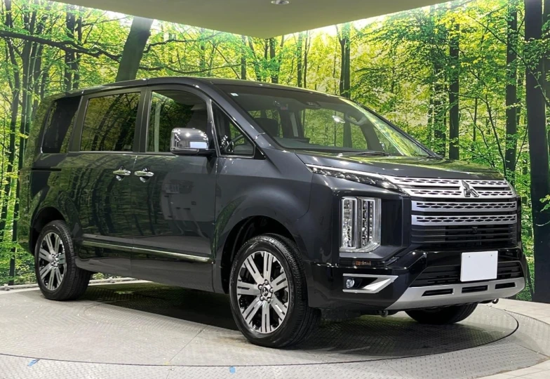Mitsubishi Delica d:5 Grey