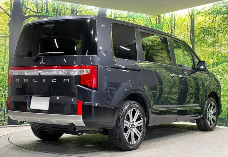 Mitsubishi Delica d:5 Grey