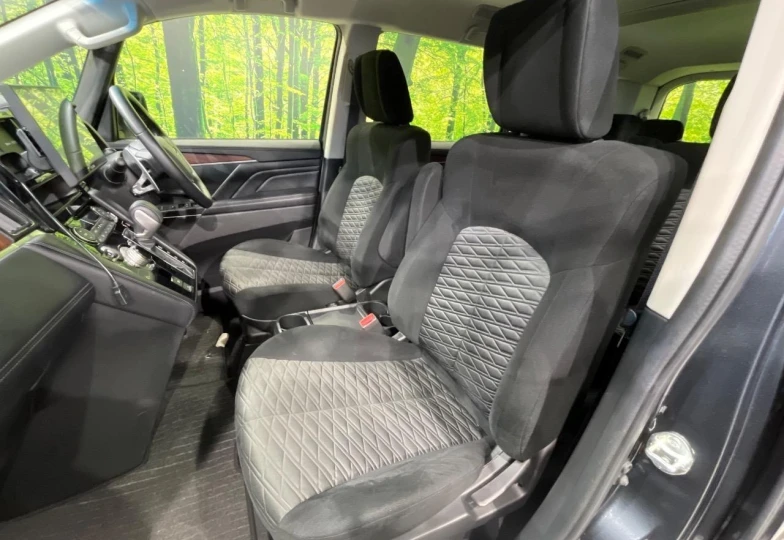 Mitsubishi Delica d:5 Grey