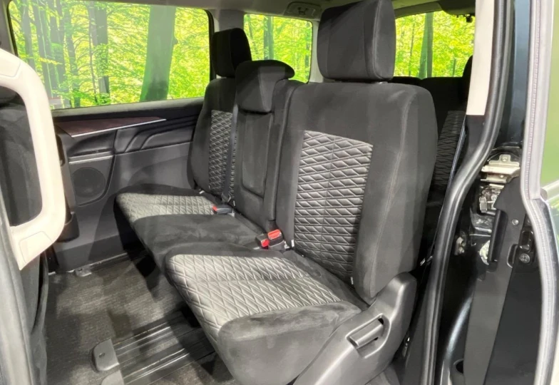 Mitsubishi Delica d:5 Grey