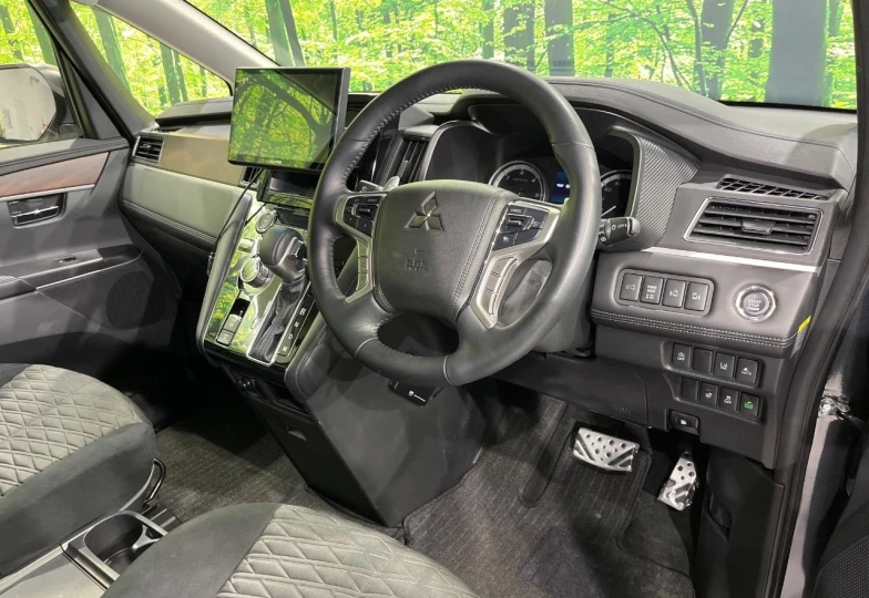 Mitsubishi Delica d:5 Grey