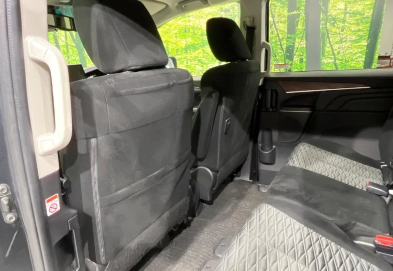 Mitsubishi Delica d:5 Grey