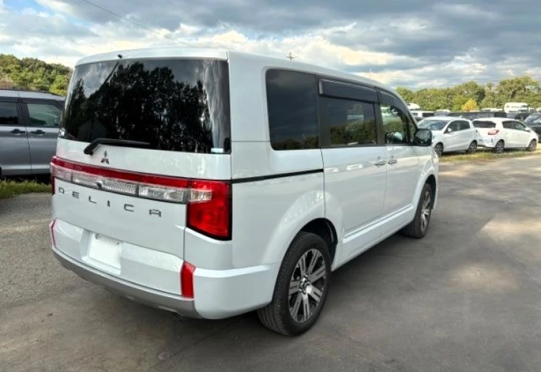 Mitsubishi Delica d:5 White