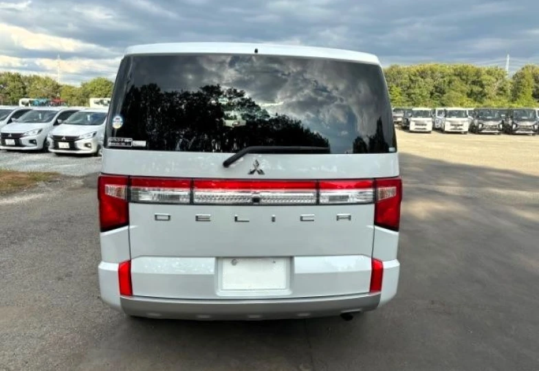 Mitsubishi Delica d:5 White
