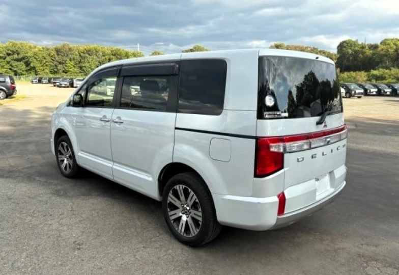 Mitsubishi Delica d:5 White