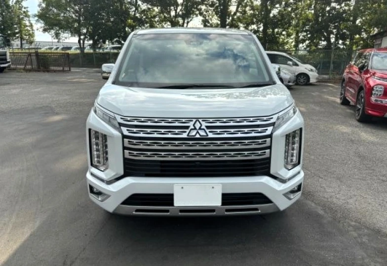 Mitsubishi Delica d:5 White