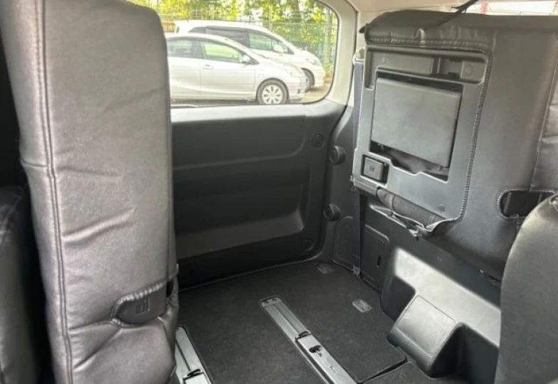 Mitsubishi Delica d:5 White