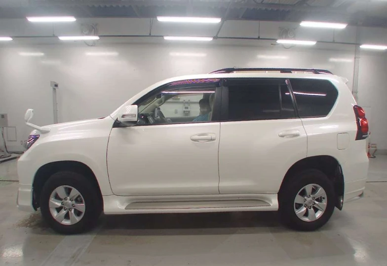 Toyota Land Cruiser Prado White