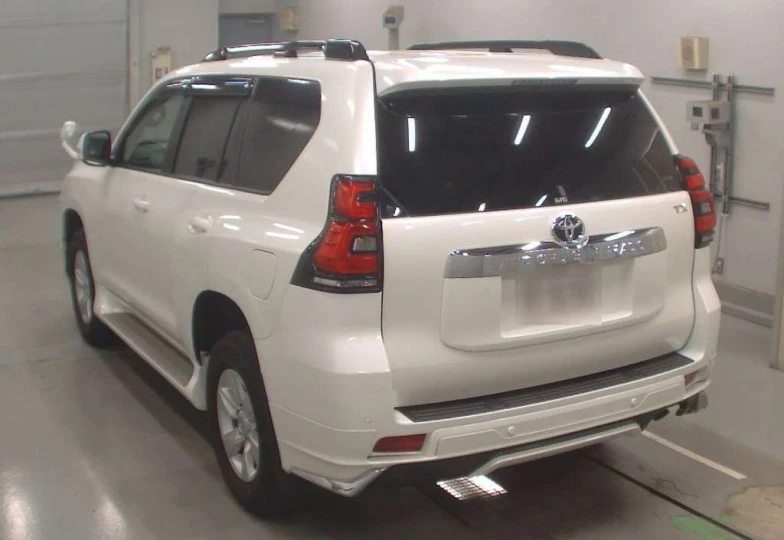 Toyota Land Cruiser Prado White