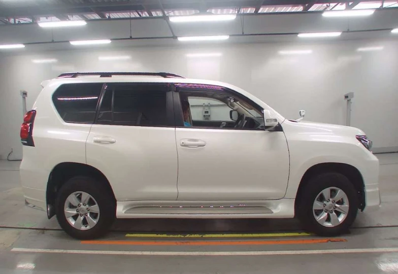 Toyota Land Cruiser Prado White