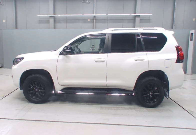 Toyota Land Cruiser Prado White