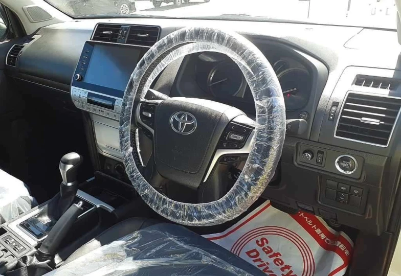 Toyota Land Cruiser Prado White