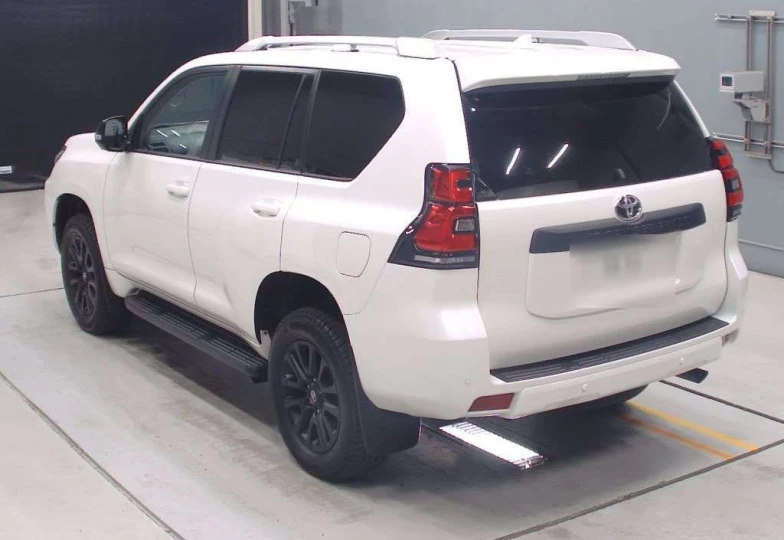 Toyota Land Cruiser Prado White